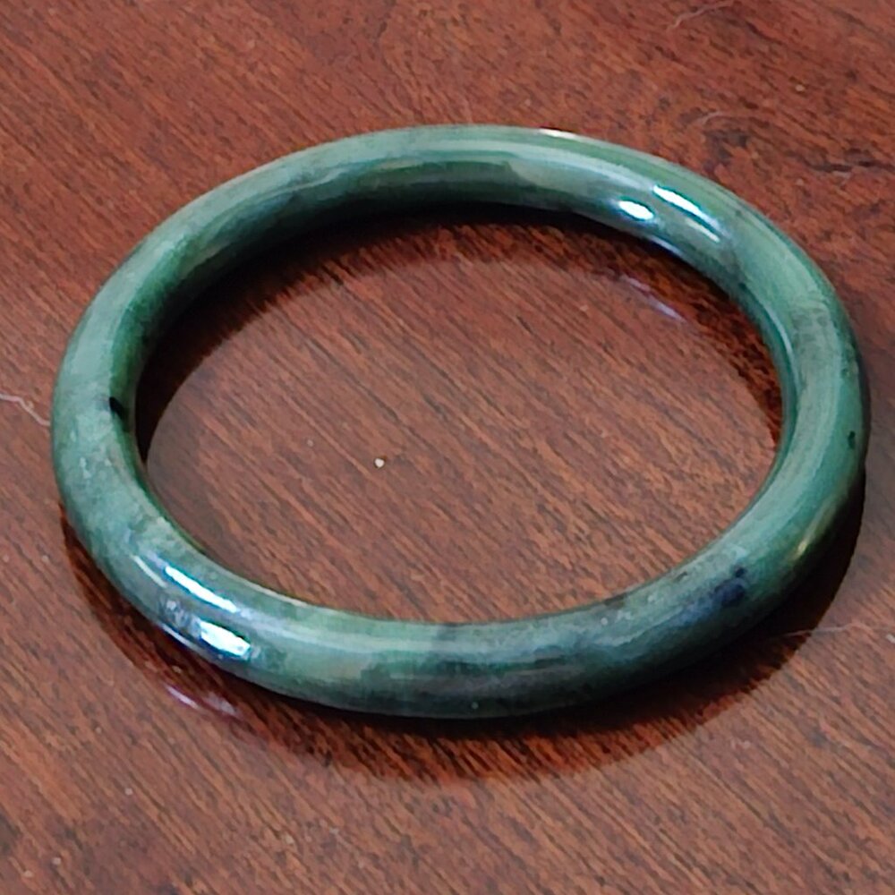 RARE VINTAGE ESTATE GUMPS GUMP'S LEAF GREEN NEPHRITE JADE HEAVY BRACELET BANGLE